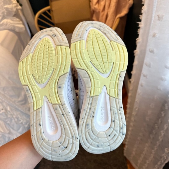 Adidas running shoes - Picture 3 of 5